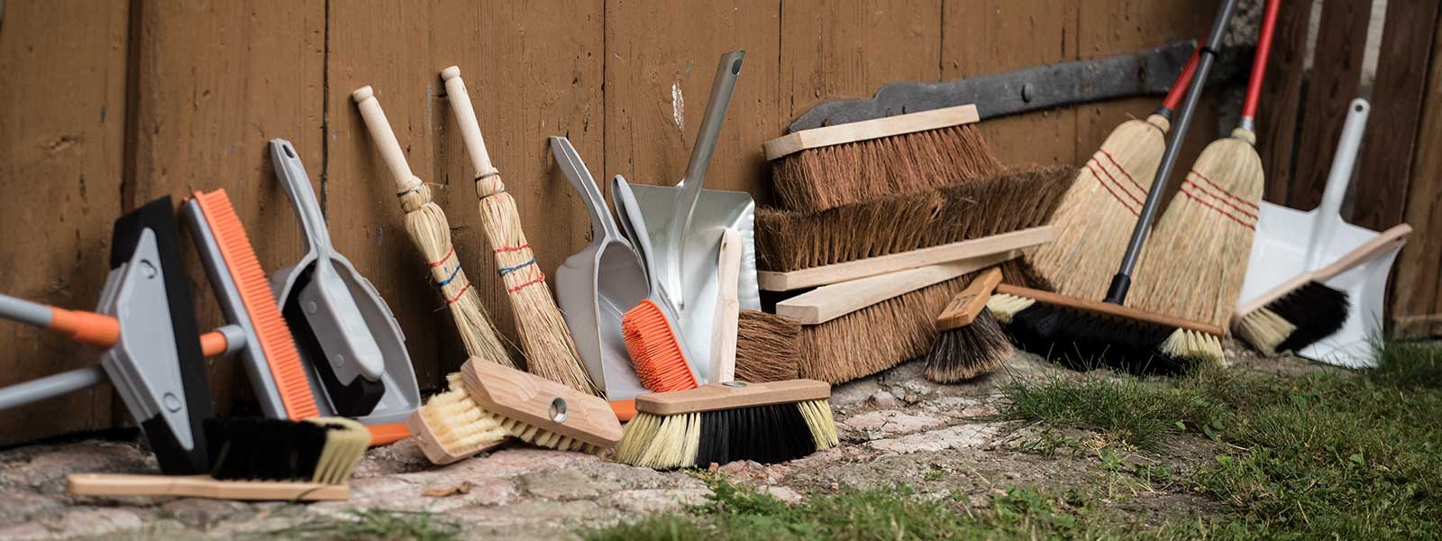 SIDCO Handfeger Langer Stiel Handbesen Holz Haarbesen weich Besen XXL  Garten Haushalt : : Küche, Haushalt & Wohnen